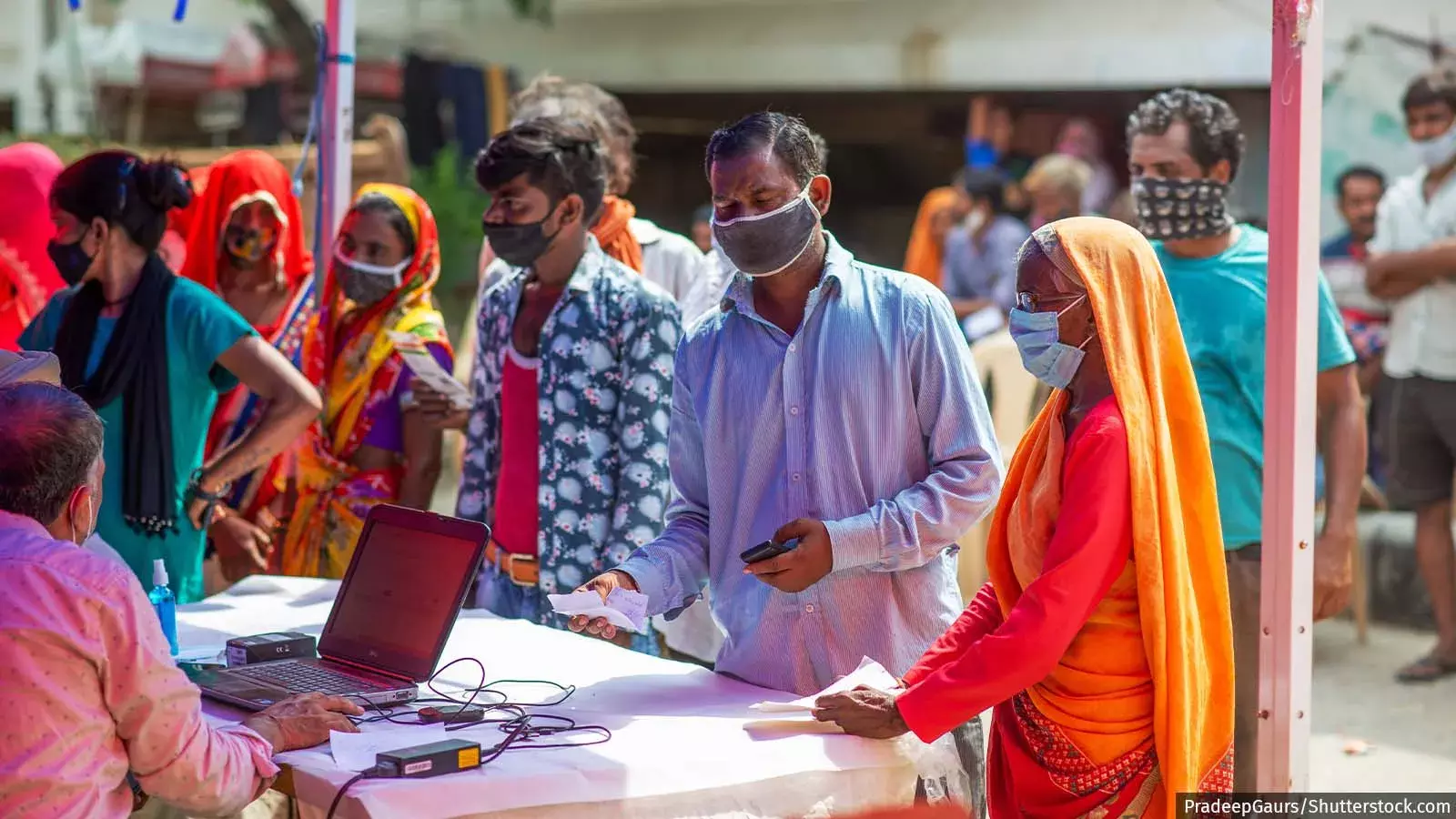 How Civil Society Helped Shivpuri Migrants Fight Hesitancy, Get Vaccinated How Civil Society Helped Shivpuri Migrants Fight Hesitancy, Get Vaccinated