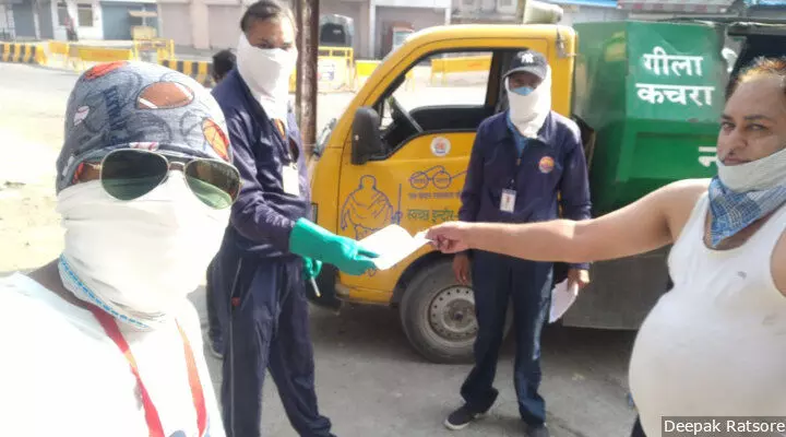 Under Strict Lockdown, Indore Is Deploying Its Swachh Bharat Machinery To Deliver Groceries Under Strict Lockdown, Indore Is Deploying Its Swachh Bharat Machinery To Deliver Groceries