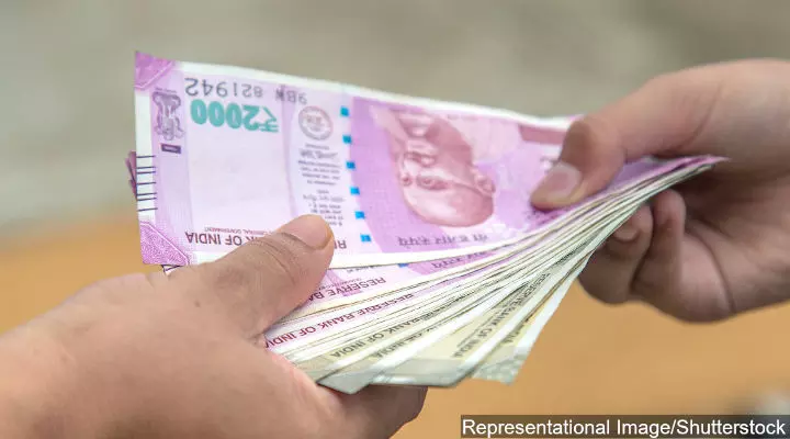 Can You Get COVID19 From Currency Notes? Mixed Evidence, But Do Take Precautions, Experts Say