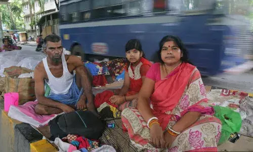 Bankrupt, Poorly Educated, Desperate: Cancer Patients On Mumbai Footpath Bankrupt, Poorly Educated, Desperate: Cancer Patients On Mumbai Footpath